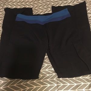 Lululemon groove pants size six